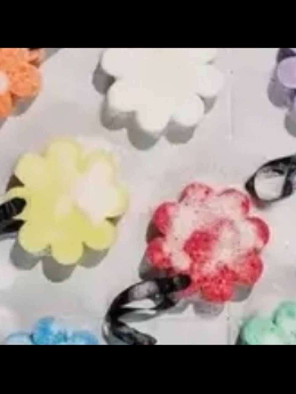 Luxious Soap-filled Shower Sppnge (3 Peices)